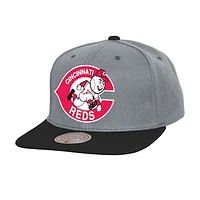 Men's Mitchell & Ness Gray Cincinnati Reds Cooperstown Collection Basic Flip Snapback Hat