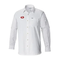 Men's Columbia San Francisco 49ers Slack Tide Omni-Wick Long Sleeve Button-Up Camp Shirt