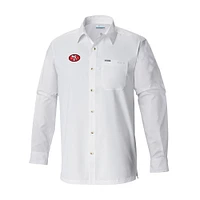 Men's Columbia San Francisco 49ers Slack Tide Omni-Wick Long Sleeve Button-Up Camp Shirt