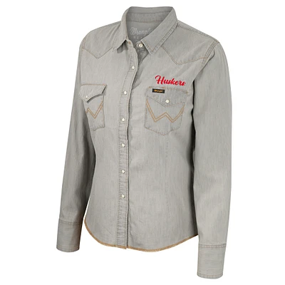 Women's Colosseum x Wrangler  Gray Nebraska Huskers Long Sleeve Western Full-Snap Shirt