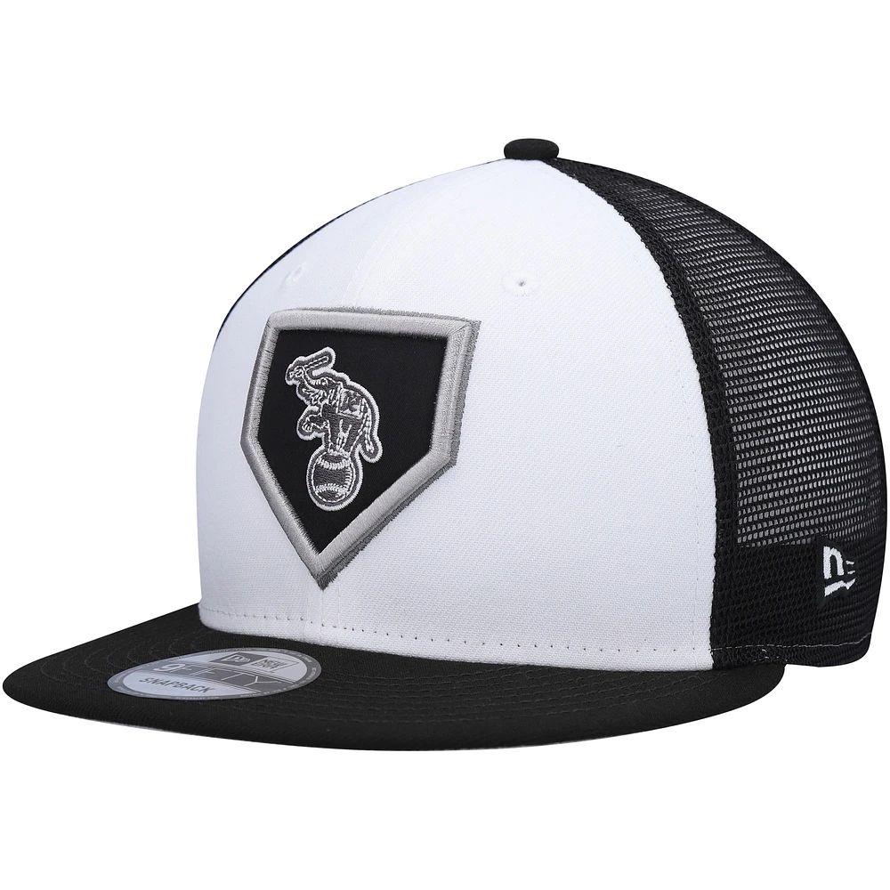 Men's New Era White/Black Oakland Athletics 2022 Clubhouse Trucker 9FIFTY Snapback Hat