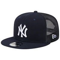 Men's New Era Navy New York Yankees Evergreen Trucker 9FIFTY Snapback Hat