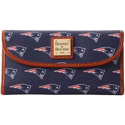 Dooney & Bourke New England Patriots Continental Wallet