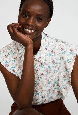 Chemise fleurie à volants