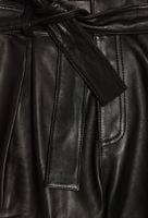 Short en cuir noir