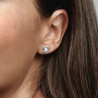 Clous d’Oreilles Cercle Éternité Blanc Laiteux