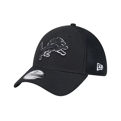 Detroit Lions Black on with White Outline Evergreen Neo 39Thirty