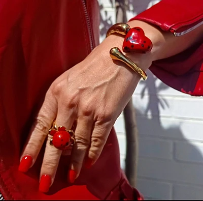 Carolina olivares heart pulsera