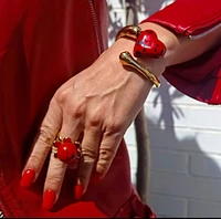 Carolina olivares heart pulsera