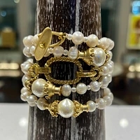 A  small pearls bracelet