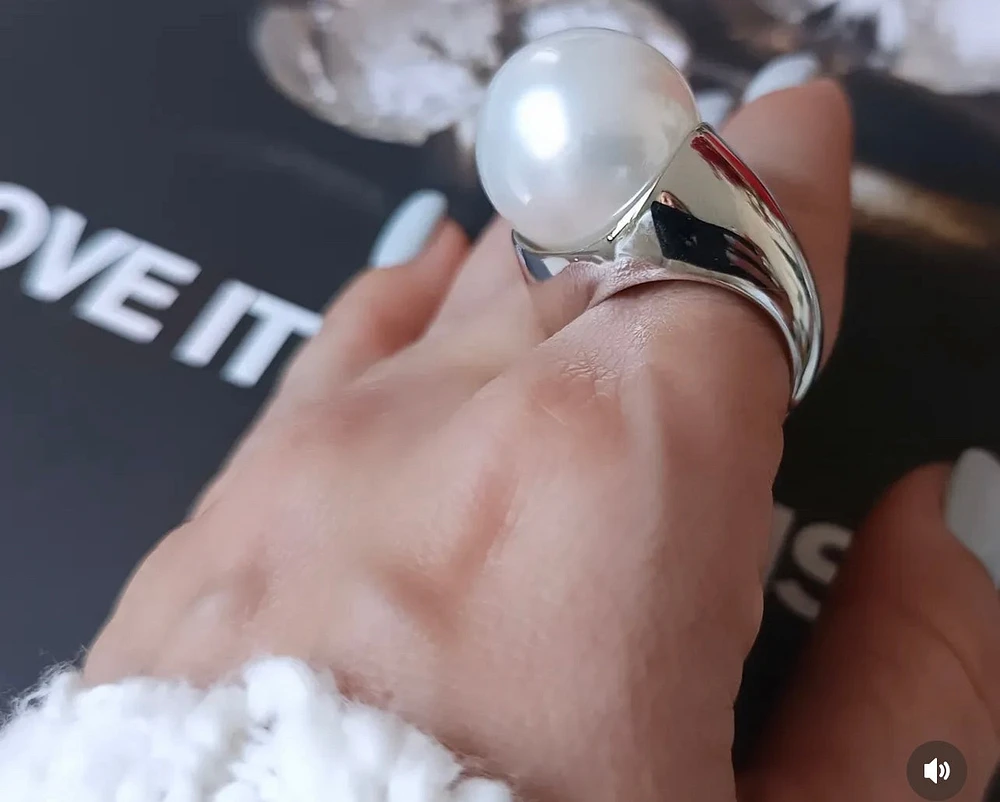 Carolina olivares big pearl ring