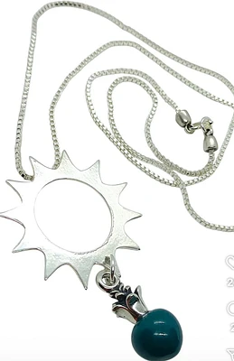 Carolina Olivares solea necklace