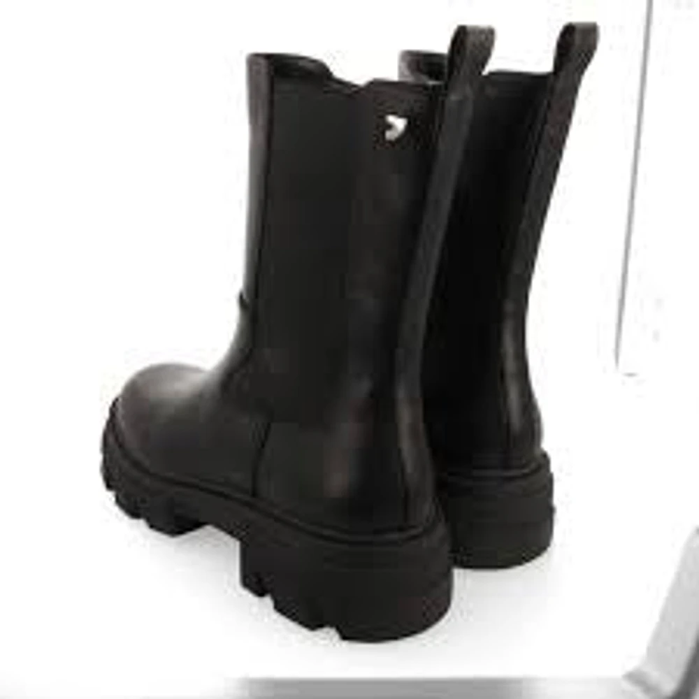 Gioseppo Sillian black