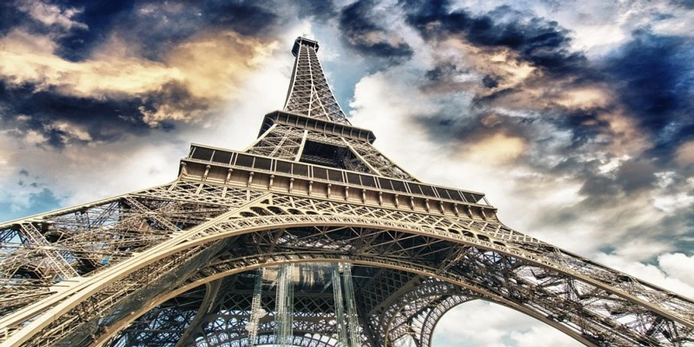 Luz Adelbert - View from under the Eiffel Tower