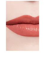 Hydrating And Plumping Lipstick. Intense