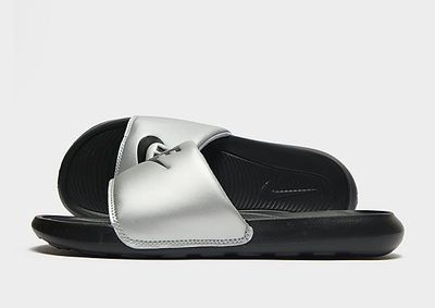 Nike Claquette Nike Victori One pour Femme - Black/Metallic Silver/Black
