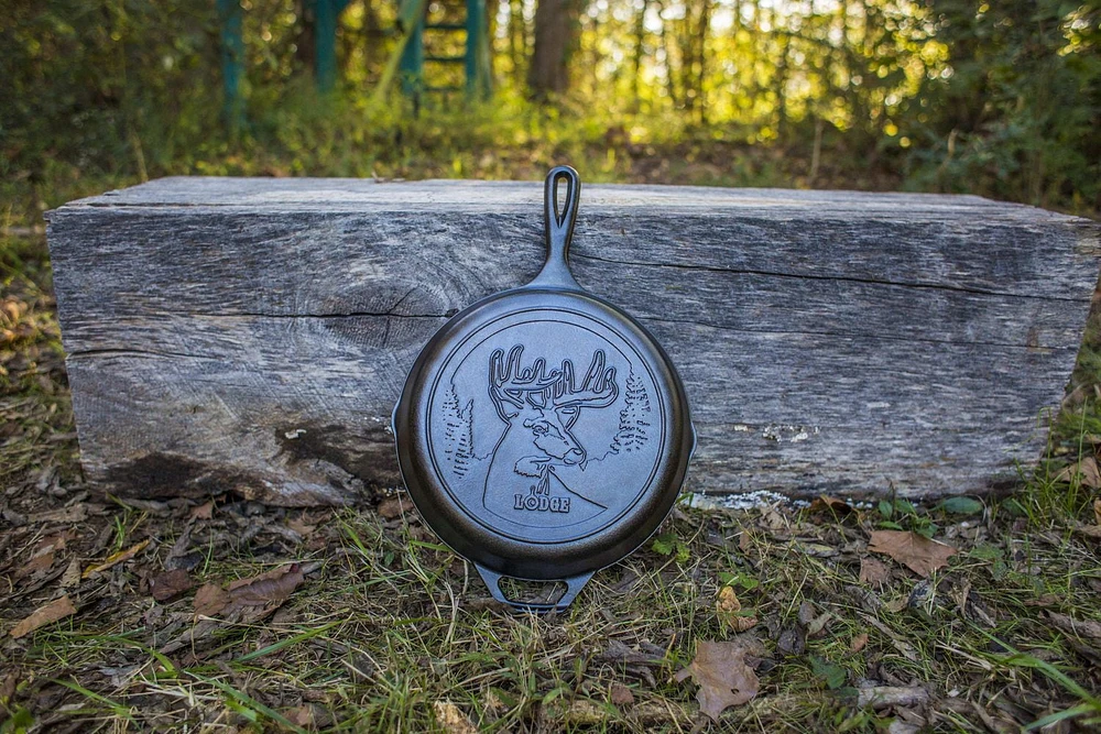 Lodge Wildlife 10.25" Deer Skillet