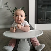 Tiny Teethers Attache-sucette La silicone souple est douce sur les gencives de bébé.