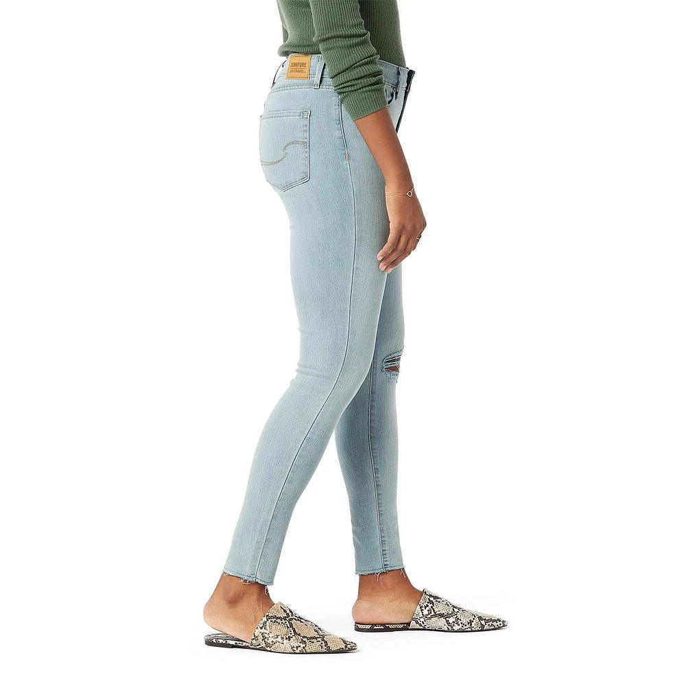 Signature by Levi Strauss & Co.™ Women's High Rise Skinny Jeans