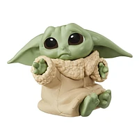 Star Wars The Bounty Collection The Child Collectible Toys 2.2-Inch The Mandalorian “Baby Yoda” Hold Me Pose Figure, Kids Ages 4 and Up