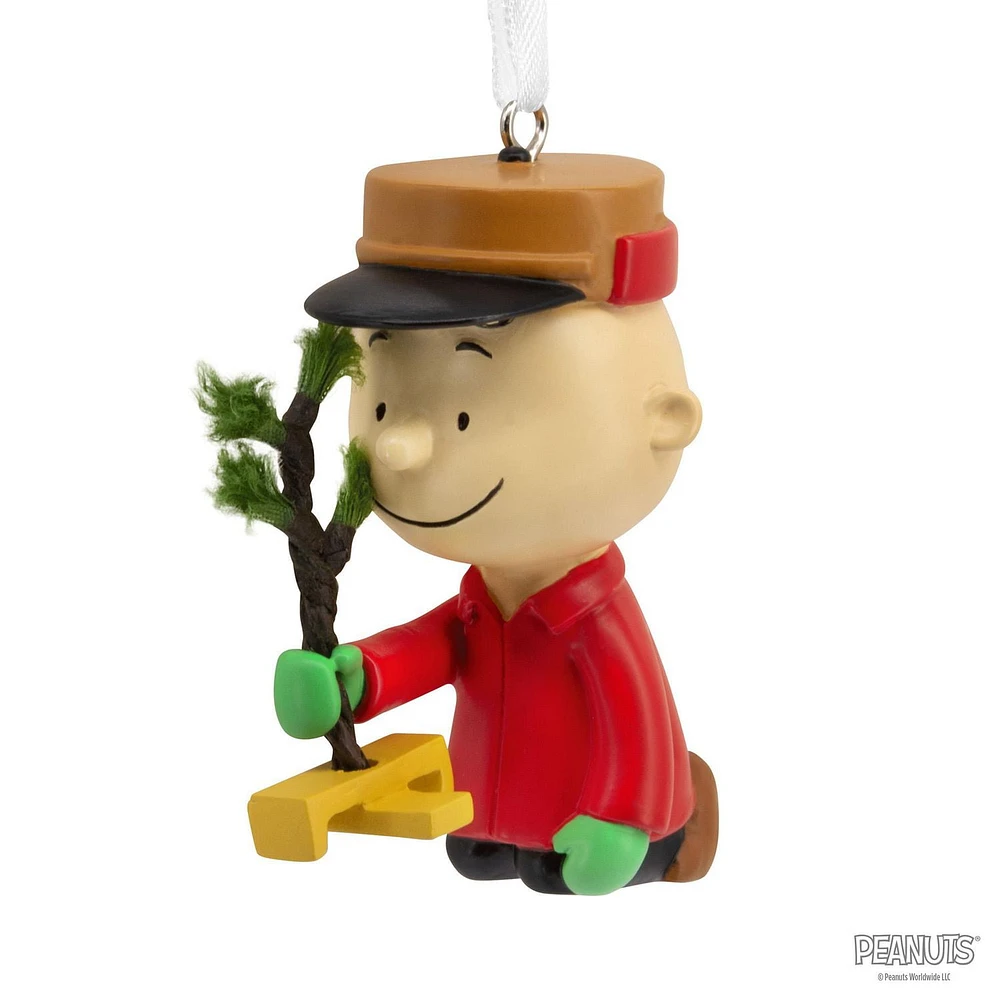 Hallmark Christmas Ornament (Peanuts Charlie Brown Kneeling With Tree)