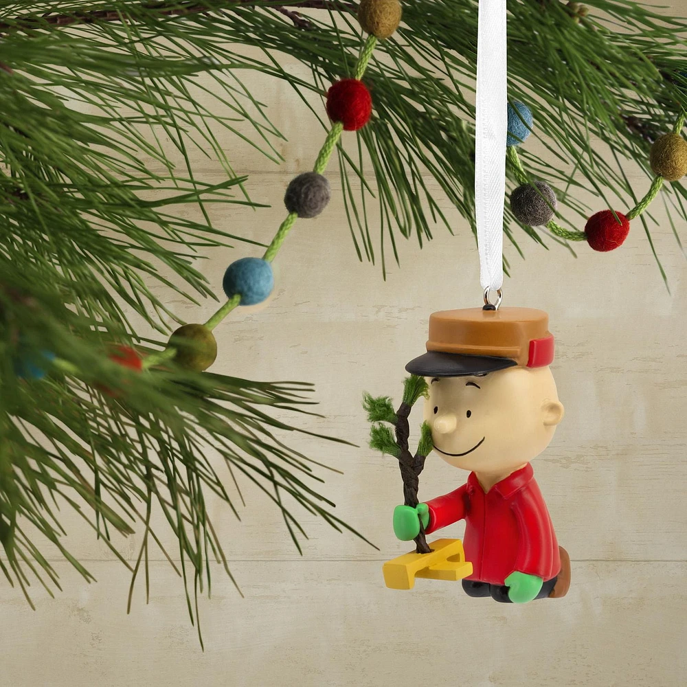 Hallmark Christmas Ornament (Peanuts Charlie Brown Kneeling With Tree)