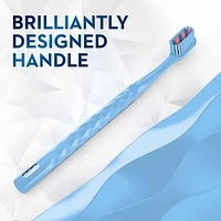 Brosse à dents Oral-B Brillance blanchiment haut de gamme avec efface-plaque, moyenne, bleu ciel