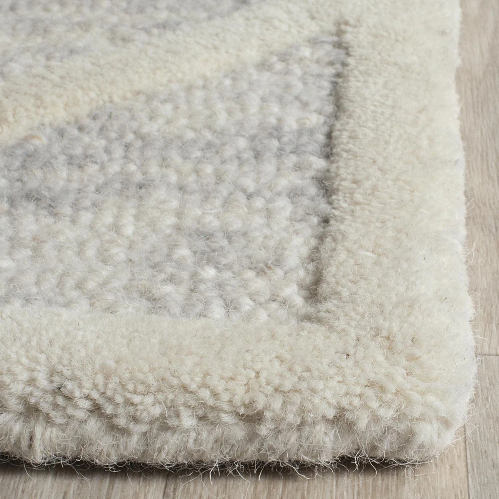 Safavieh Cambridge Johan Geometric Area Rug