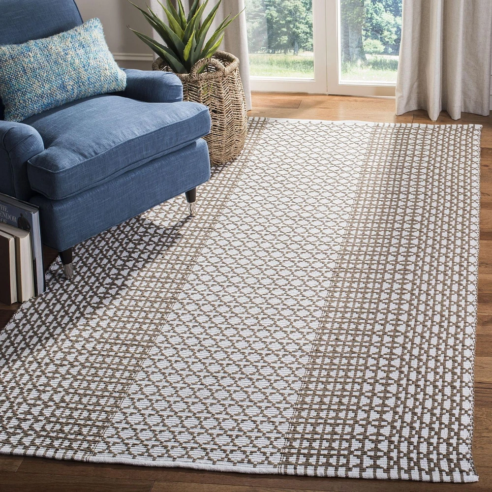 Safavieh Montauk Cara Geometric Area Rug