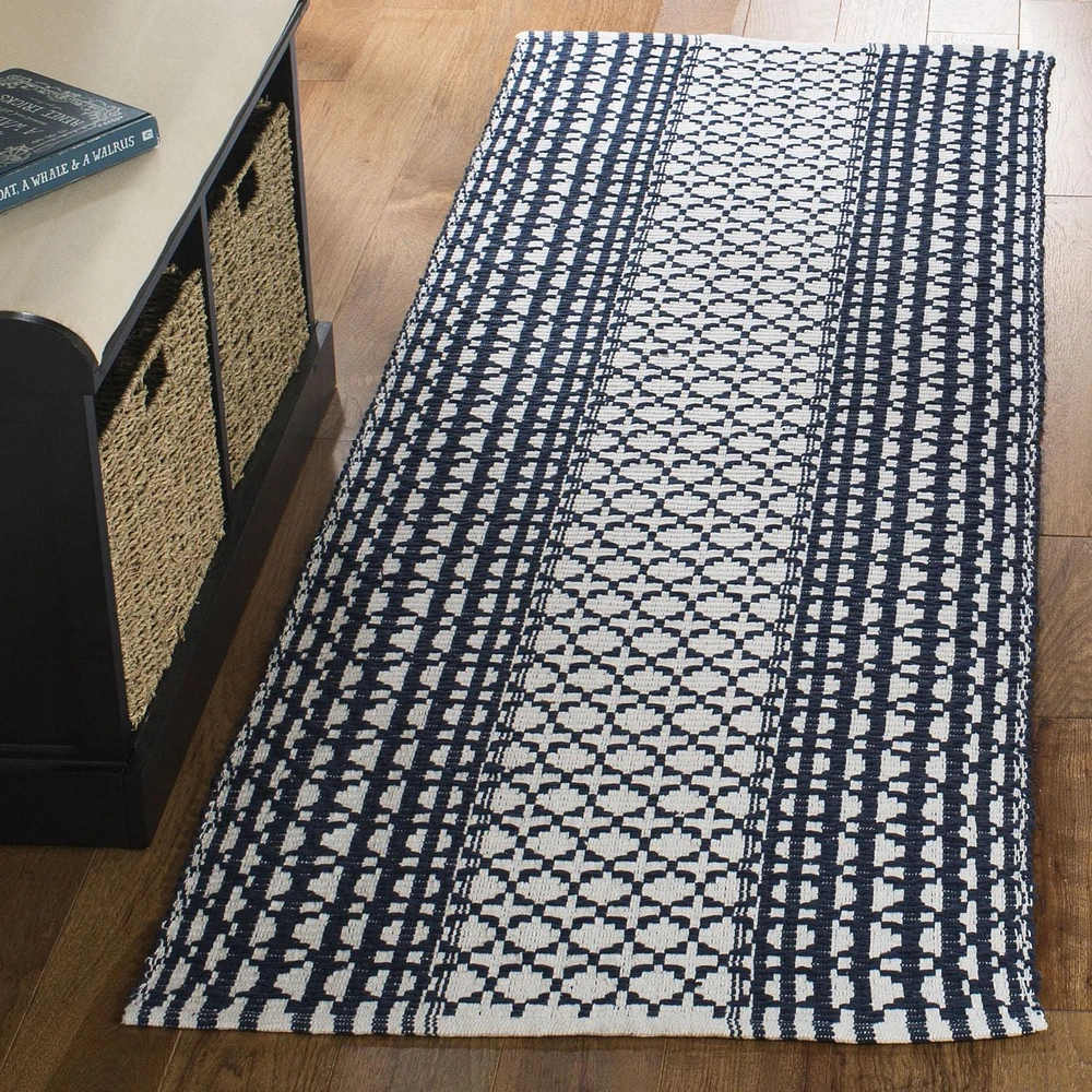 Safavieh Montauk Cara Geometric Area Rug