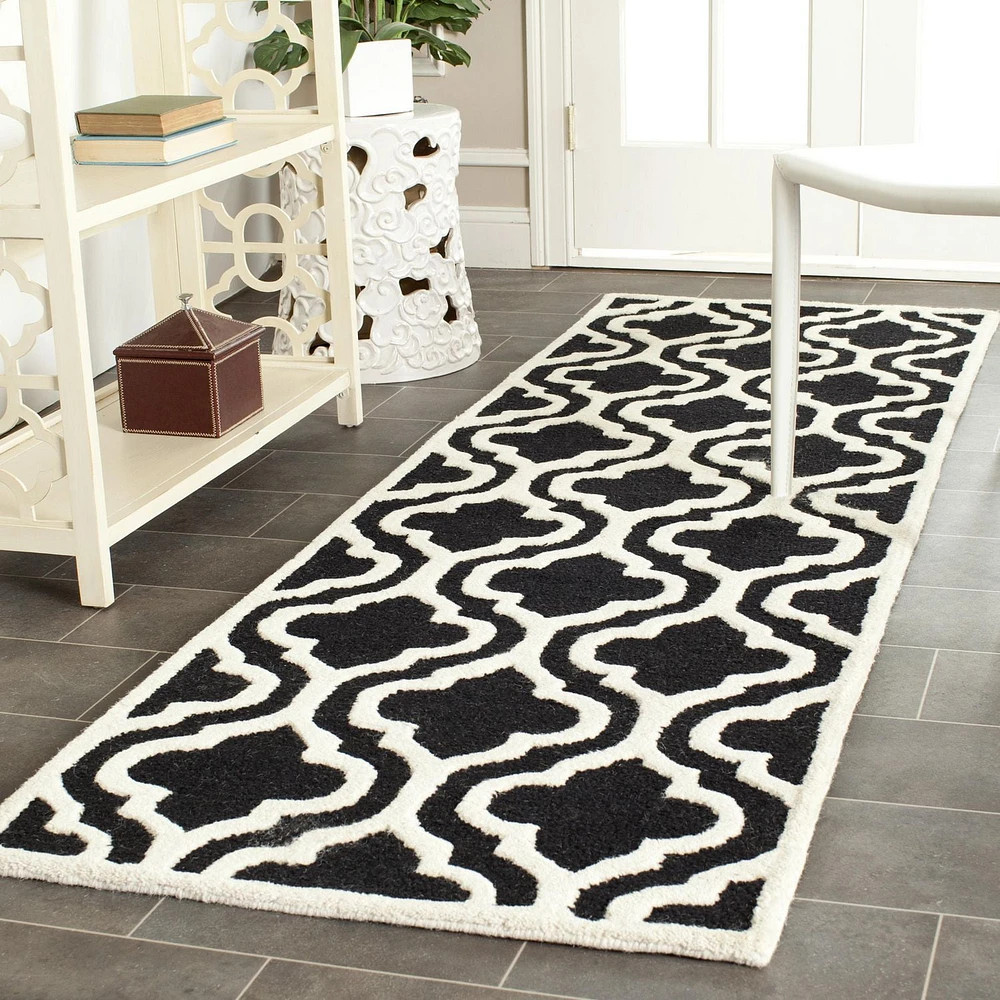 Safavieh Cambridge Kirsten Geometric Area Rug