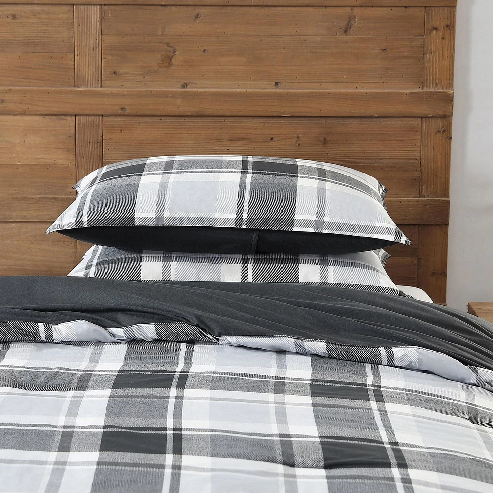 Eddie Bauer Plaid comforter and Sham Set, 3 piece set