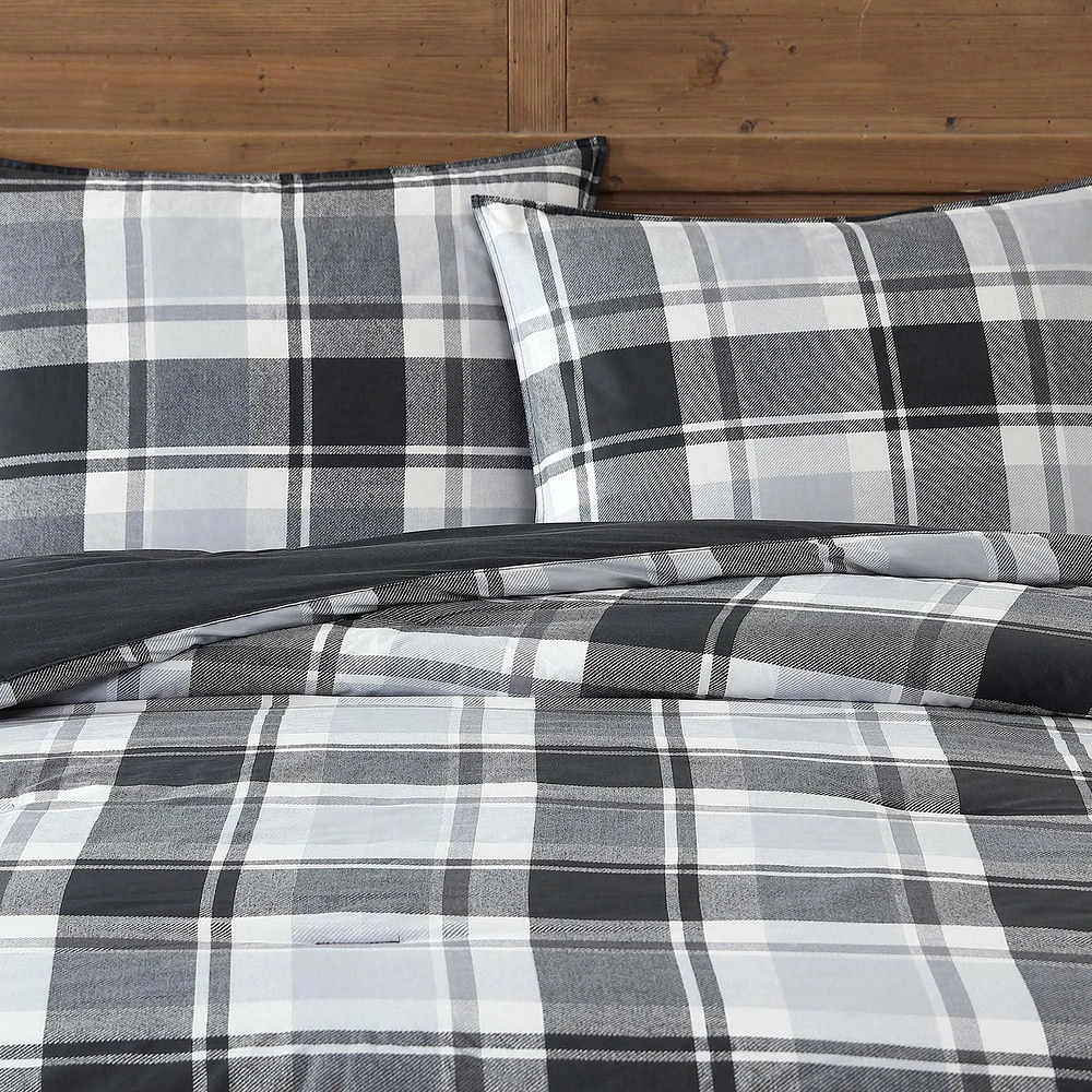 Eddie Bauer Plaid comforter and Sham Set, 3 piece set