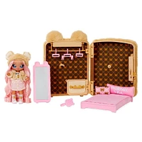 Na Na Na Surprise 3-in-1 Backpack Bedroom Playset Sarah Snuggles In Exclusive Outfit | Fuzzy Teddy Bear Bag, Real Mirror, Closet with Drawer, Pillows, Blanket | Kids Ages 5+