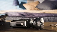 Philips Electric Shaver Series 3000, Wet or Dry With 5D Pivot Heads and Charging Stand, S3332/54