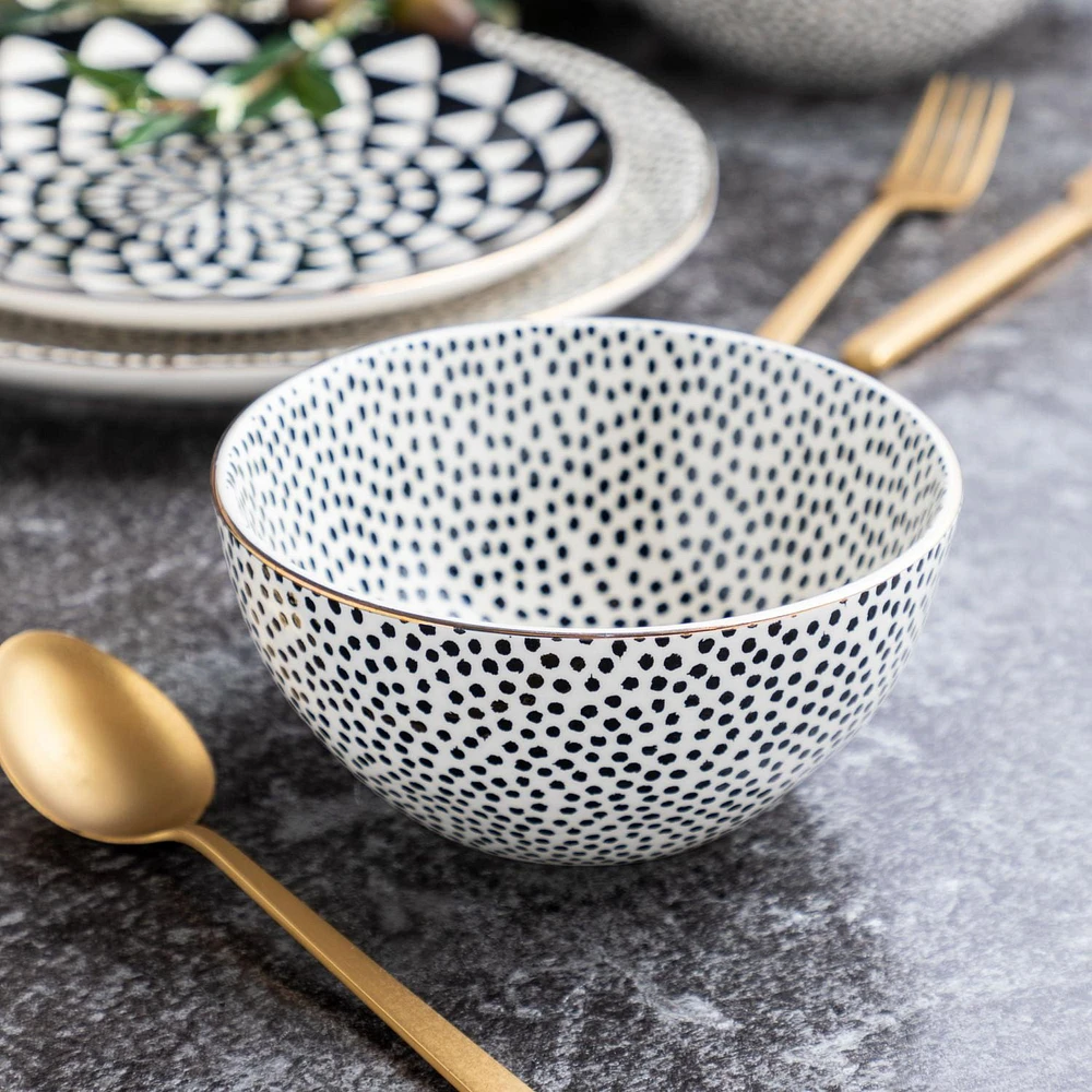 Thyme & Table Dot Bowl, Made of Stoneware