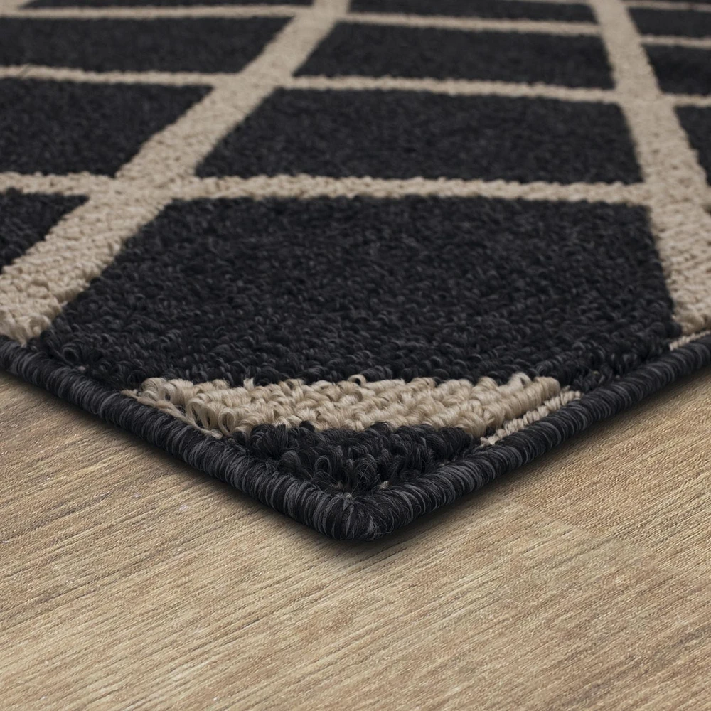 Mohawk Home Lewis Diamond Near Black/Tan Tufted Polyester Area Rug