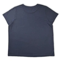 Pink closet T-shirt grande taille pour femme. Ce t-shirt à manches courtes taille plus pour femme a un look décontracté qui peut être porté avec presque n'importe quel bas