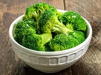 Broccoli tige biologique Vendu par poids