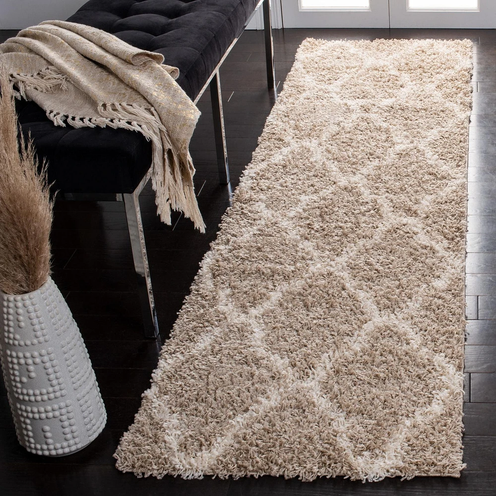 Safavieh Dallas Logan Geometric Shag Area Rug