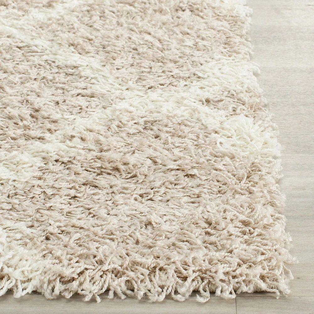 Safavieh Dallas Logan Geometric Shag Area Rug