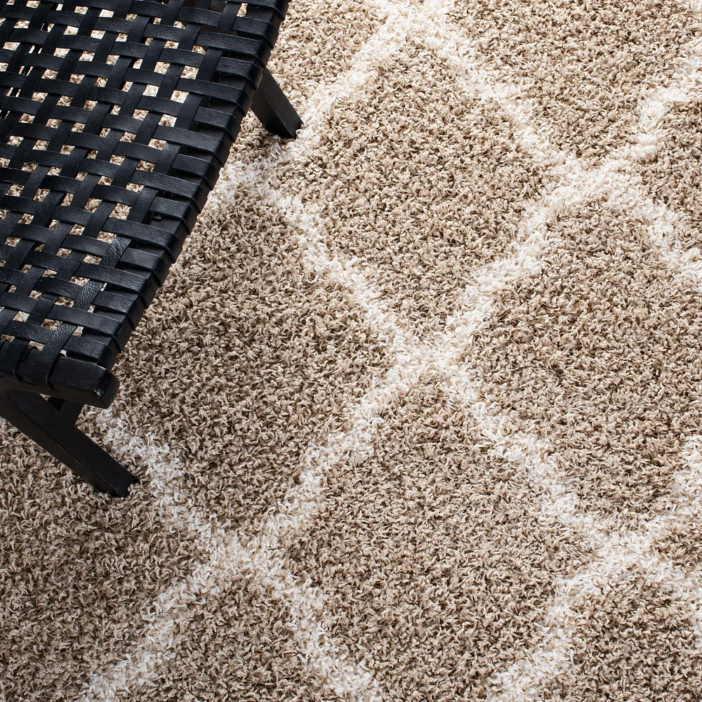 Safavieh Dallas Logan Geometric Shag Area Rug