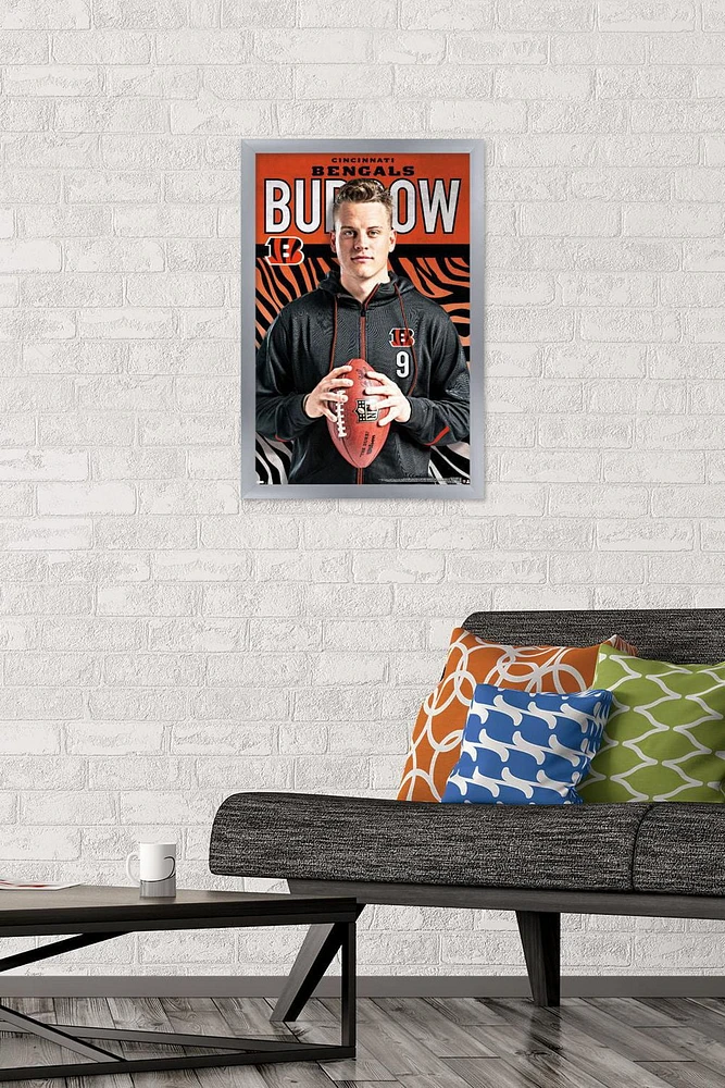 NFL Cincinnati Bengals - Joe Burrow Pose 20 Wall Poster, 14.725" x 22.375" Framed