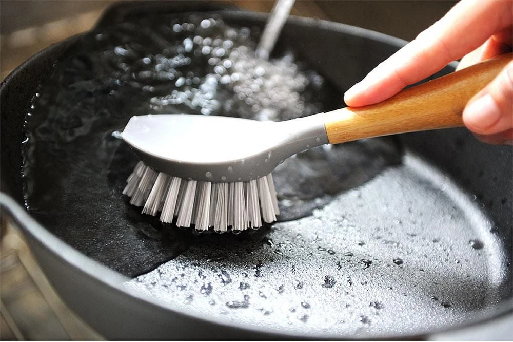 Full Circle Cast Iron Cleaning Brush