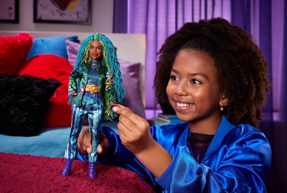 Disney Descendants : The Rise of Red Fashion Doll & Accessory - Uliana, Younger Sister of Ursula, Ages 4Y+