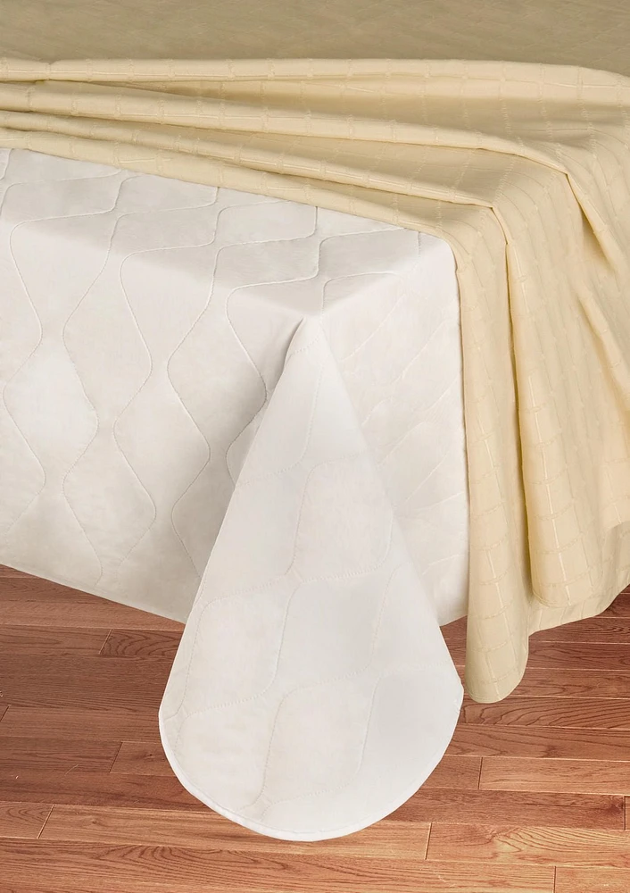 Mainstays Quilted Table Pad, Preserve your table's finish