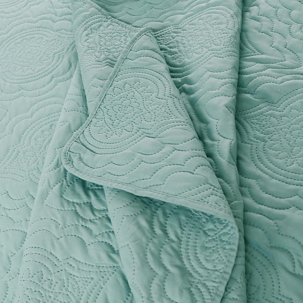 Marina Decoration Solid Embossed Pinsonic Coverlet Bedspread Bedding Ultra Soft Summer Quilt Set with Shams