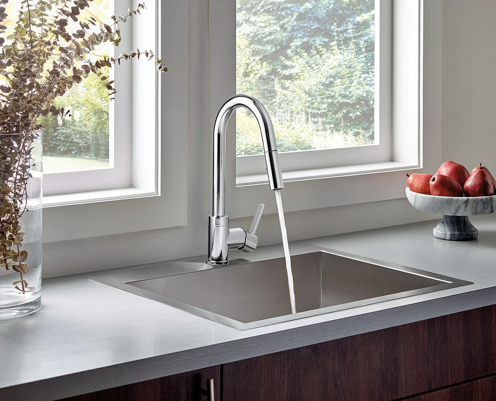 Peerless Single Handle Pull-Down Kitchen Faucet in Chrome