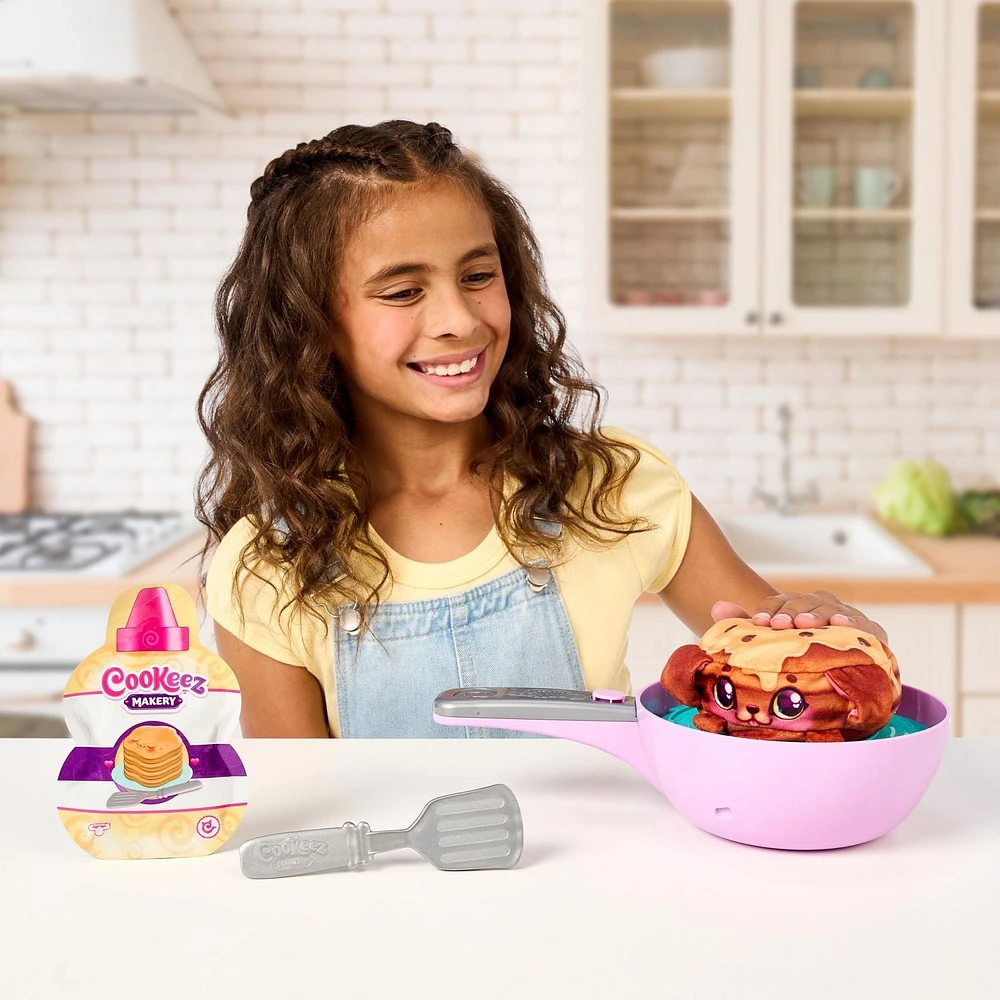 COOKEEZ MAKERY PANCAKE TREATZ PLAYSET, 3 to collect!