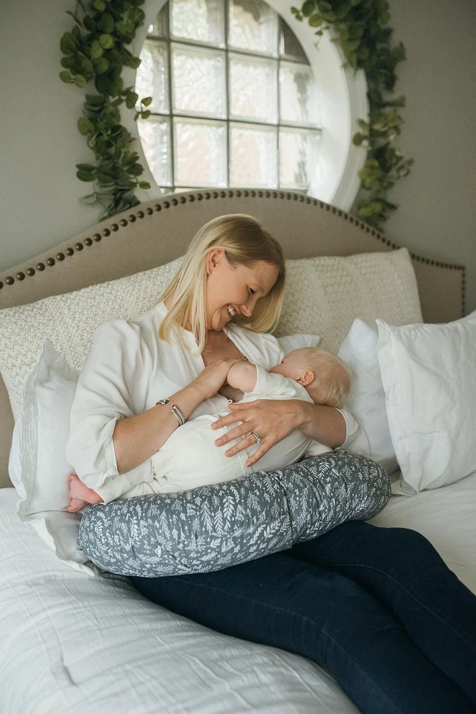 Coussin d'allaitement enveloppe de Dr. Brown's, gris